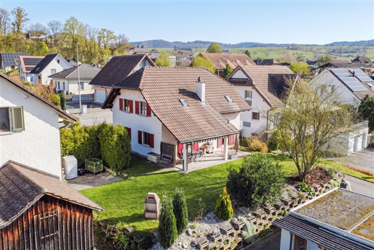 FAIR IM PREIS, FREISTEHEND UND GEPFLEGT - 5.5 ZIMMER EINFAMILIENHAUS - 0
