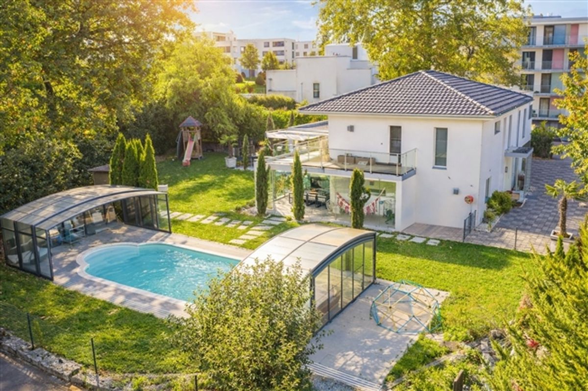 WOHNTRAUM FÜR GROSSFAMILIEN - RIESIEGES HAUS MIT POOL IN GRANGES- PACCOT - 0