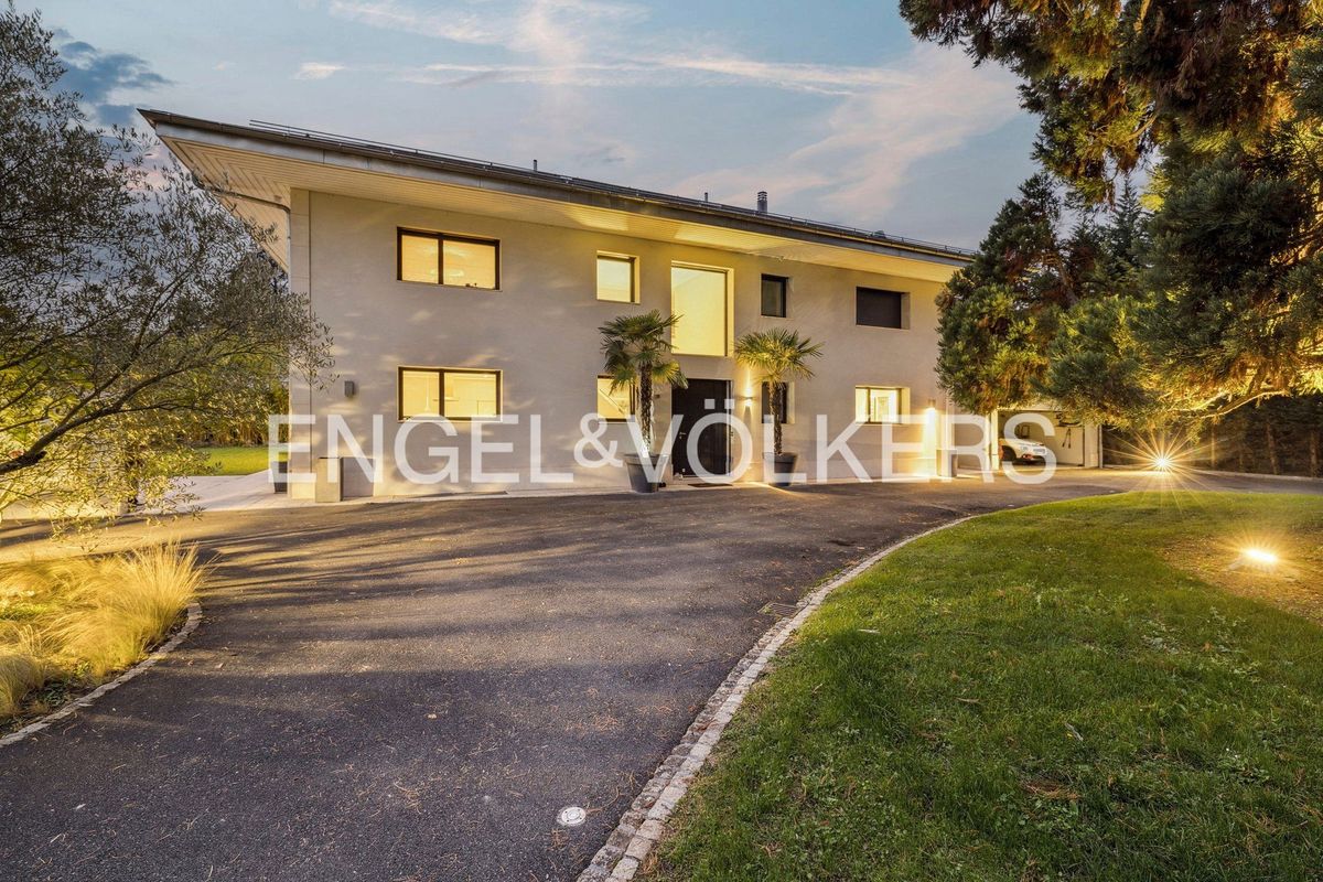 Moderne Villa mit Pool - 0