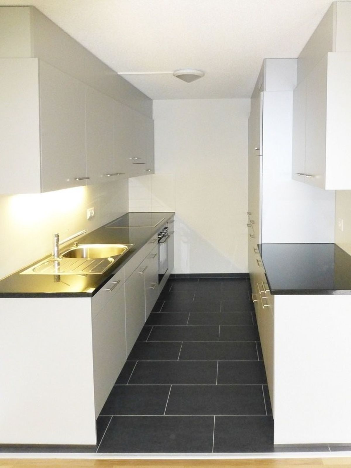 Attraktive 3.5-Zimmer-Wohnung mit Balkon in Studen - 1