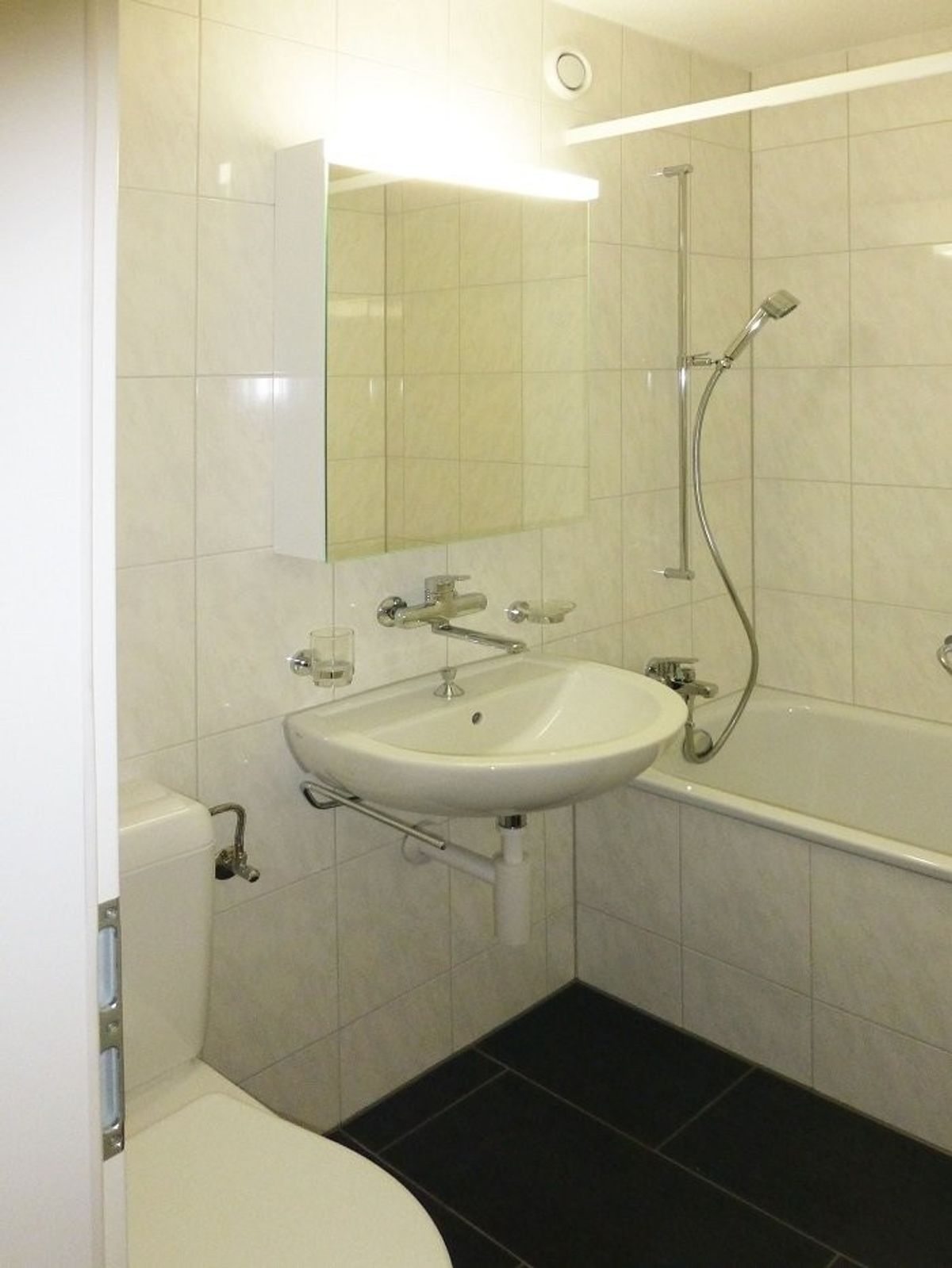 Attraktive 3.5-Zimmer-Wohnung mit Balkon in Studen - 2