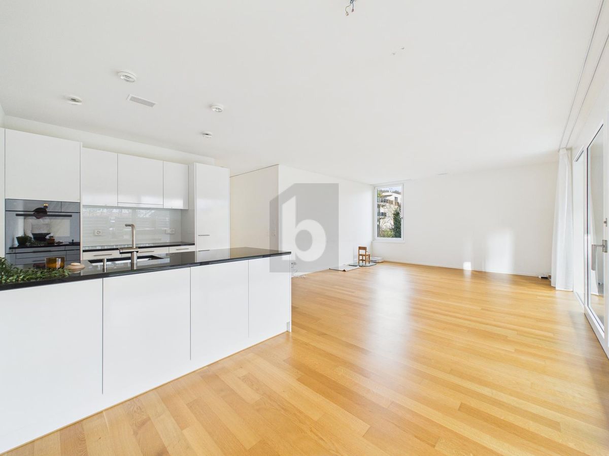 MIT GARTEN, WHIRLPOOL UND TIEFGARAGENPARKPLATZ - 2
