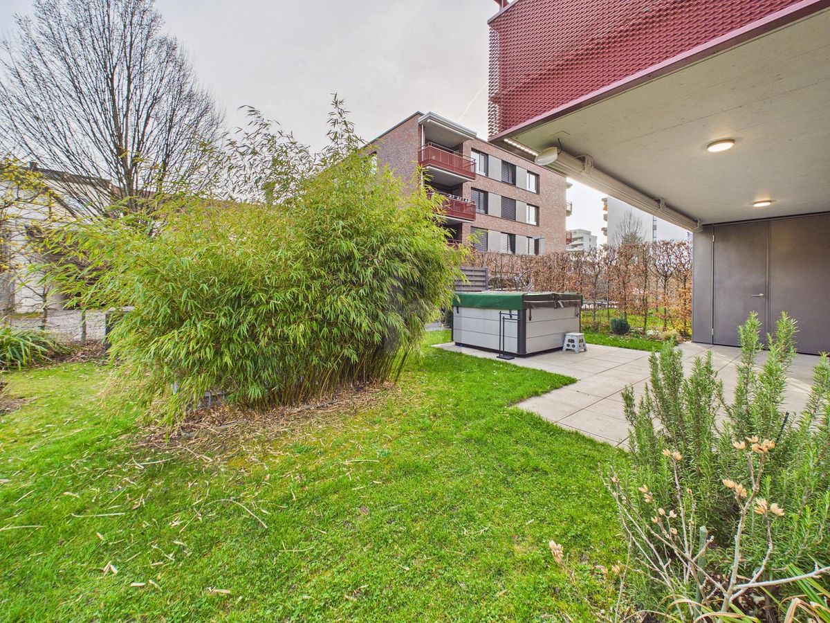 MIT GARTEN, WHIRLPOOL UND TIEFGARAGENPARKPLATZ - 4