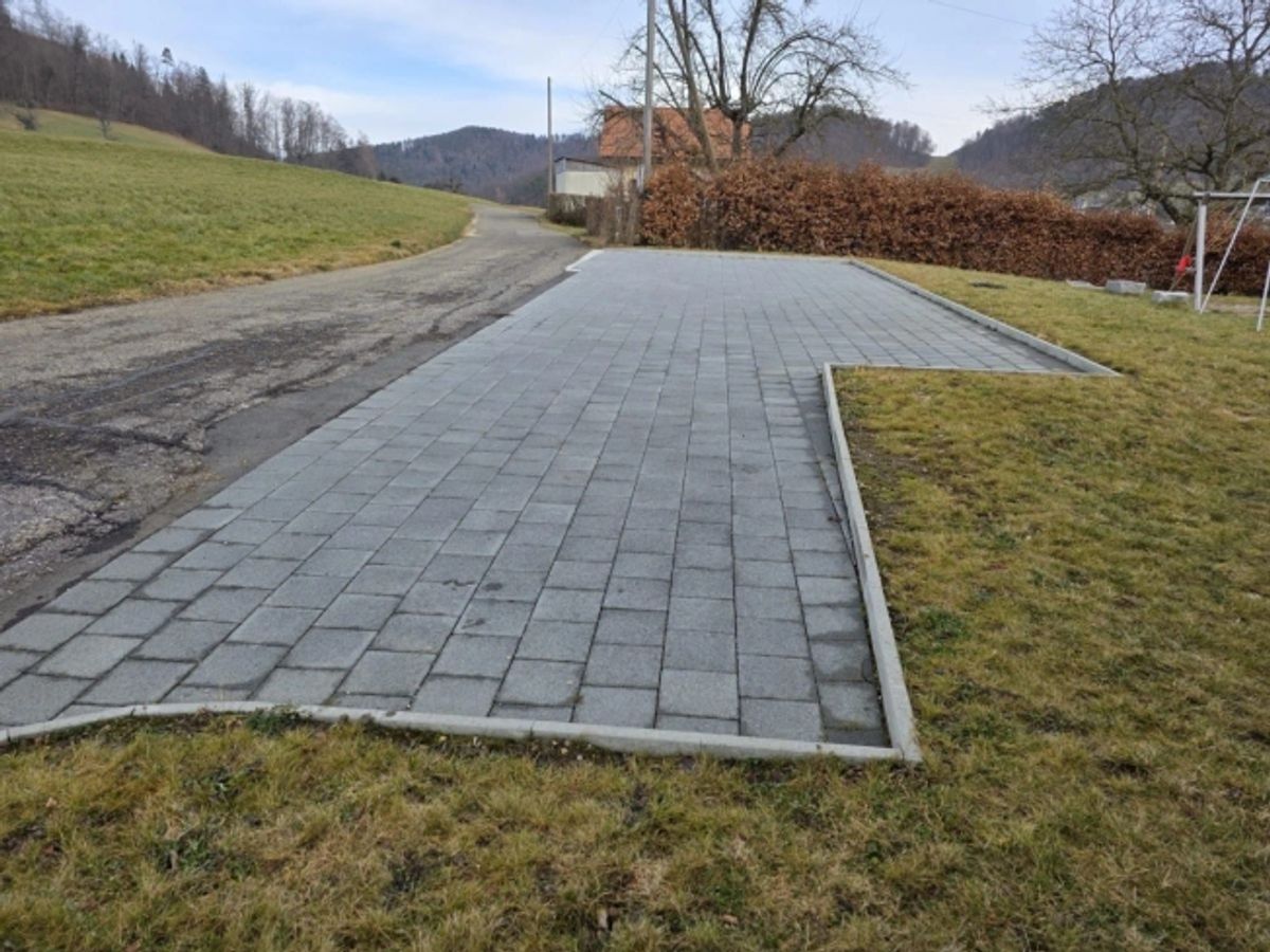 6 Aussenparkplätze, neu und eben - 0