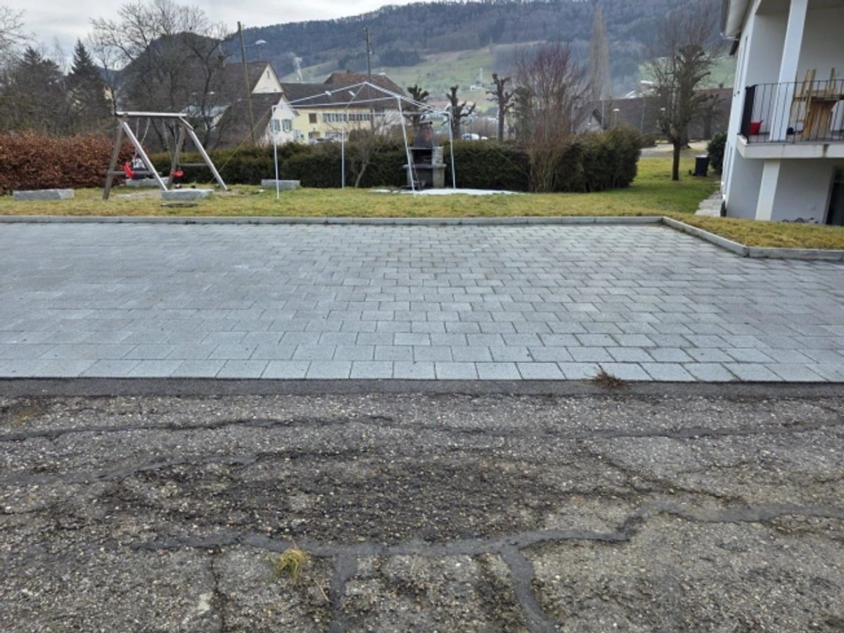 6 Aussenparkplätze, neu und eben - 2