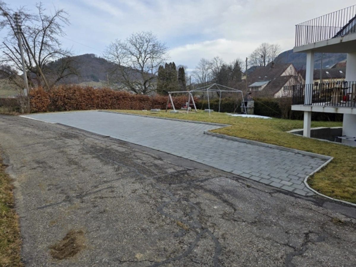 6 Aussenparkplätze, neu und eben - 3