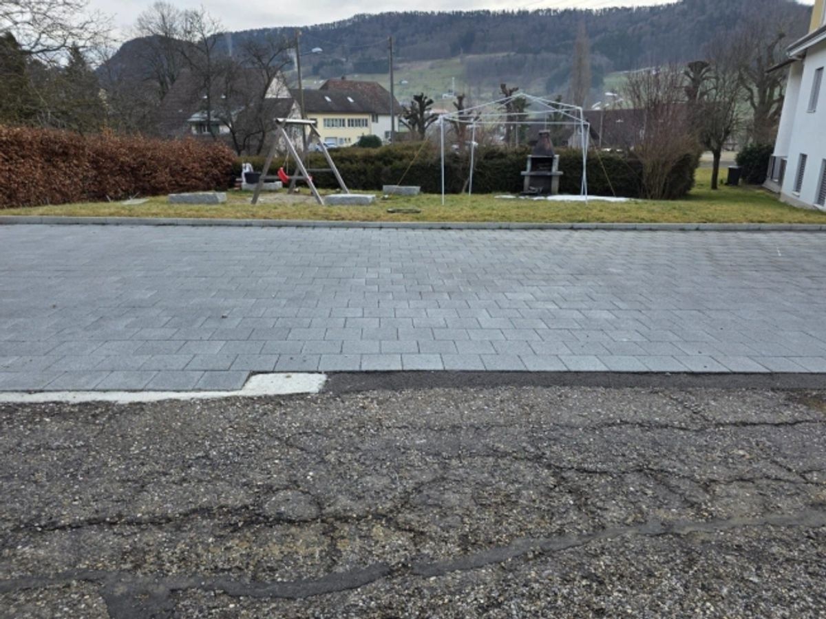 6 Aussenparkplätze, neu und eben - 4