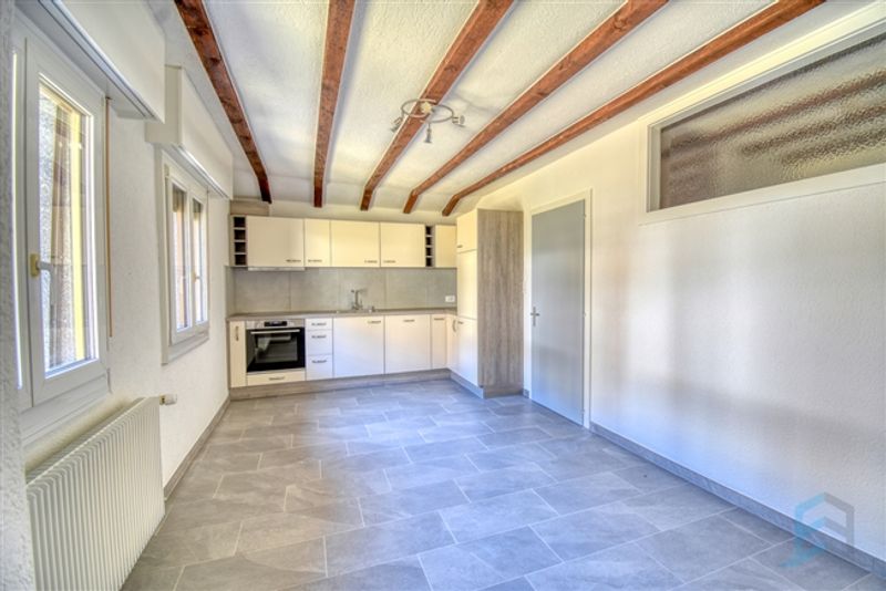 ZU VERMIETEN Schöne renovierte 3 ½ Zimmerwohnung im obersten Stockwerk - 3