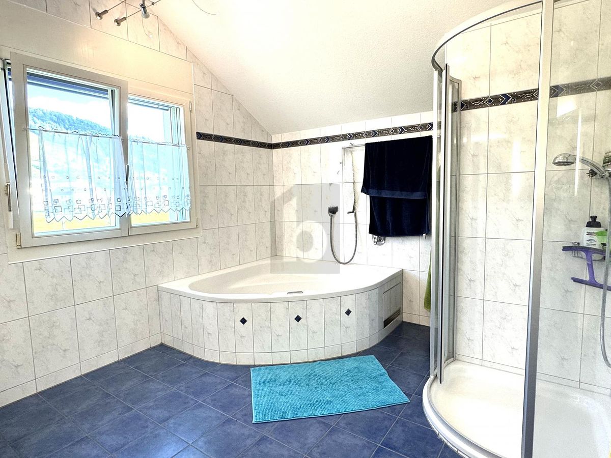 CHARMANT UND MODERN - 3
