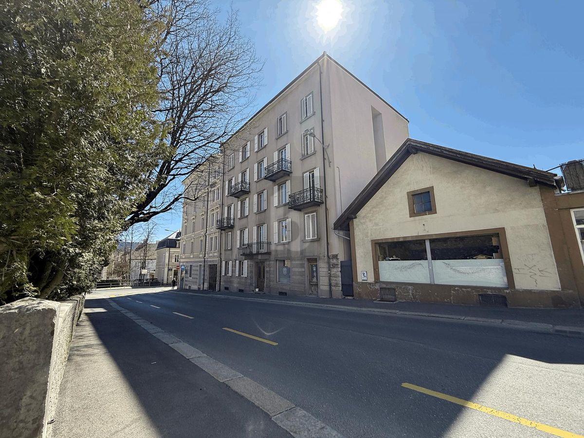 FAÇADE RÉNOVÉE AVEC CHAUFFAGE À DISTANCE - 0