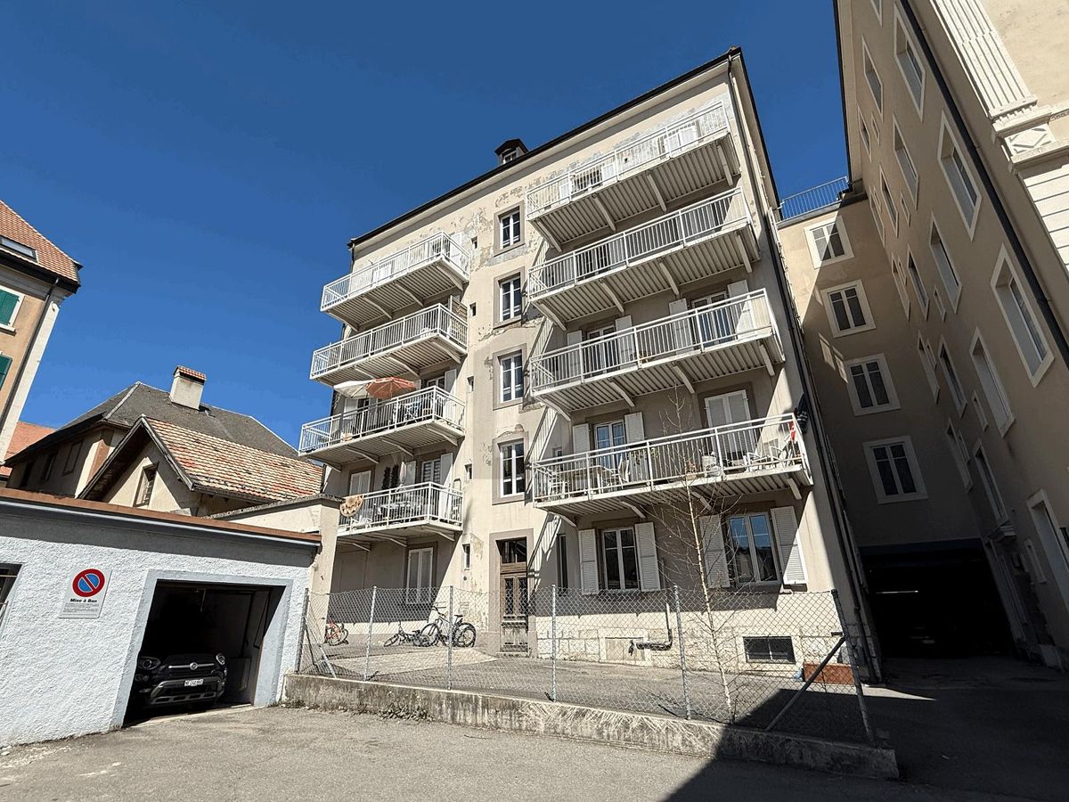 FAÇADE RÉNOVÉE AVEC CHAUFFAGE À DISTANCE - 1