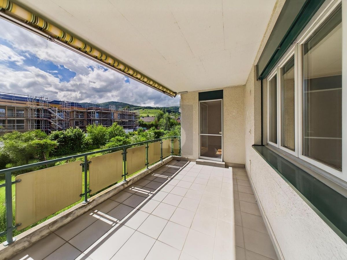 MIT PRAKTISCHEM GRUNDRISS UND BALKON - NAHE NATUR - 1