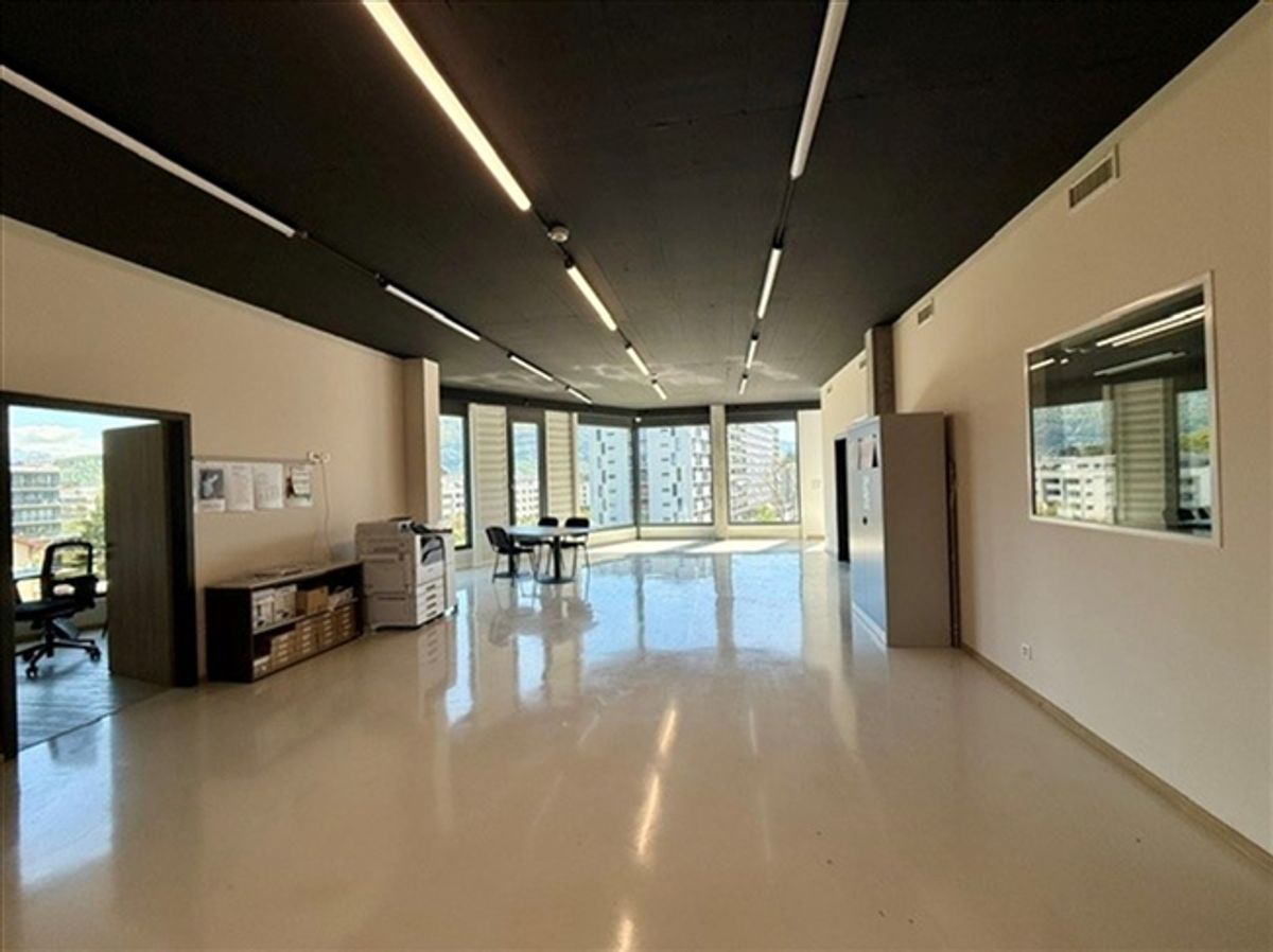 1226 THONEX – Büros mit 305 m² im 3. Stock eines modernen Gebäudes - 1