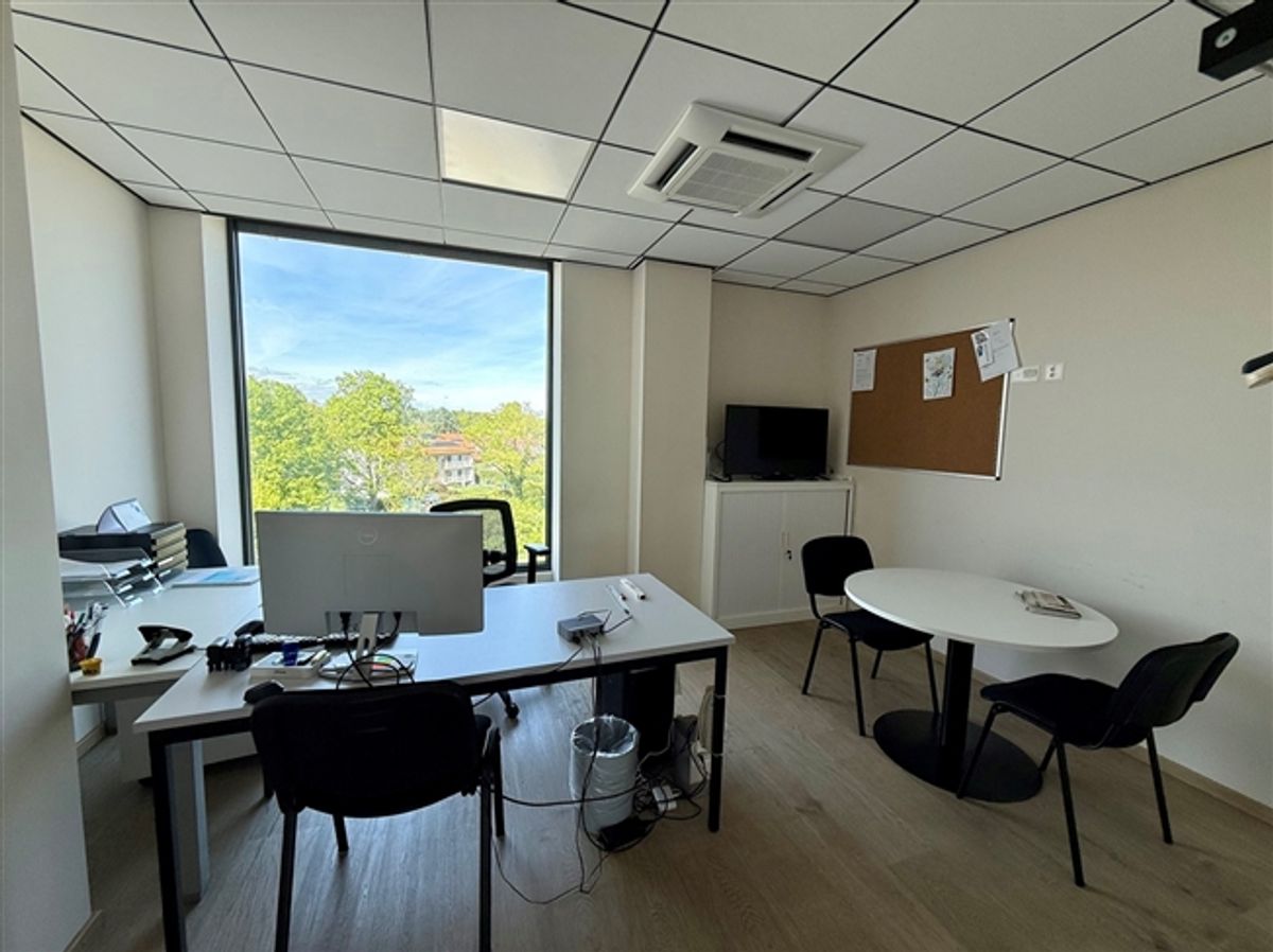 1226 THONEX – Büros mit 305 m² im 3. Stock eines modernen Gebäudes - 3