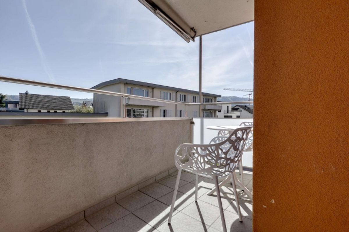 Modernes Coliving zwischen See, Stadt und Karriere in Baar - 11