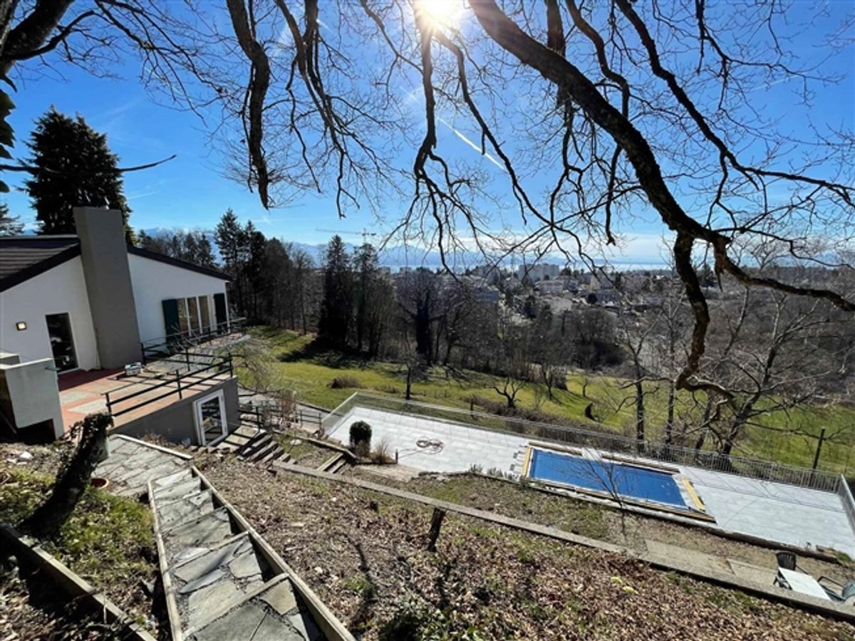 Prächtige Villa mit Pool in Epalinges - 0