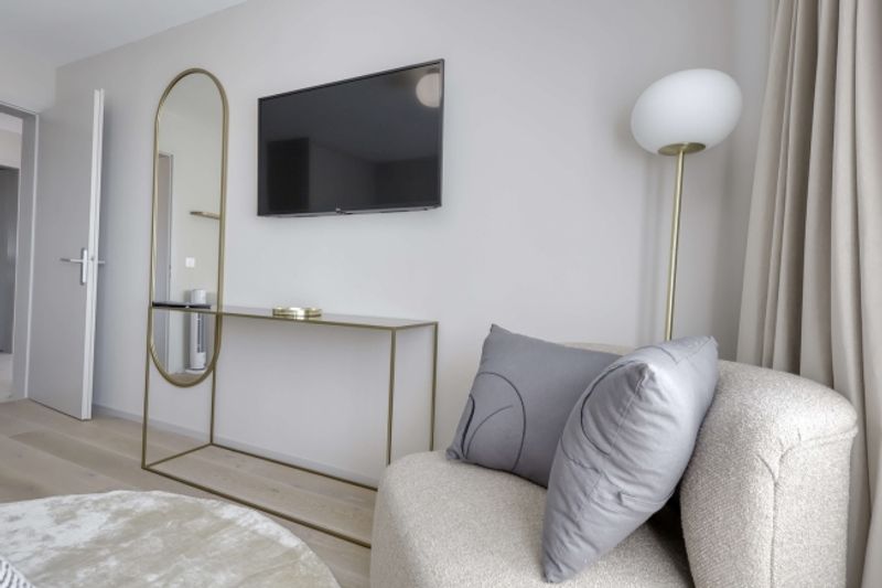 Modernes Coliving zwischen See, Stadt und Karriere in Baar - 8