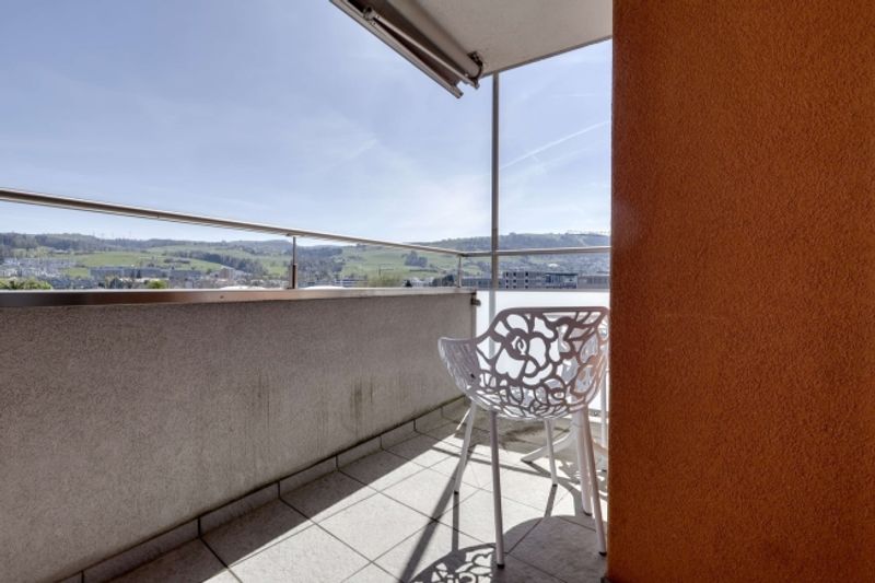 Modernes Coliving zwischen See, Stadt und Karriere in Baar - 9