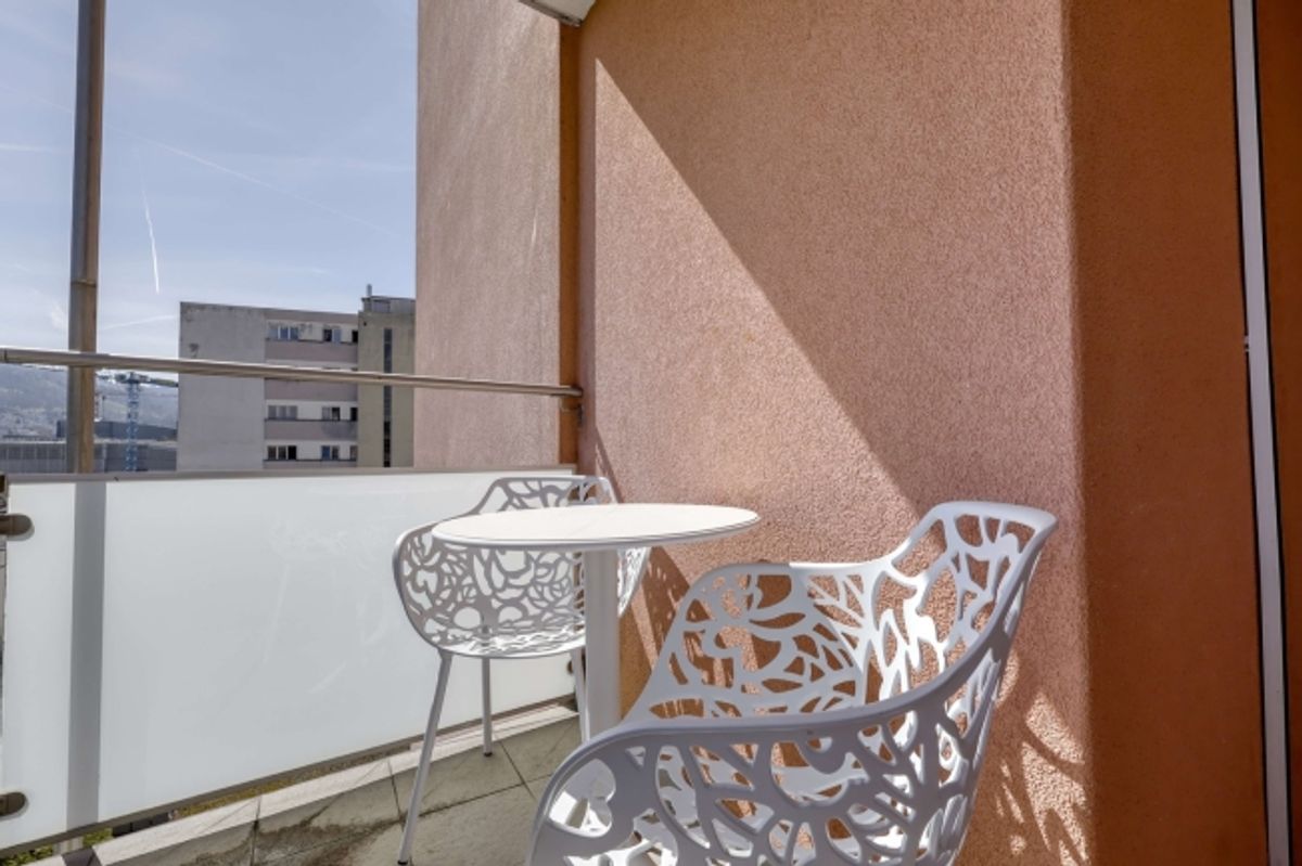 Modernes Coliving zwischen See, Stadt und Karriere in Baar - 9