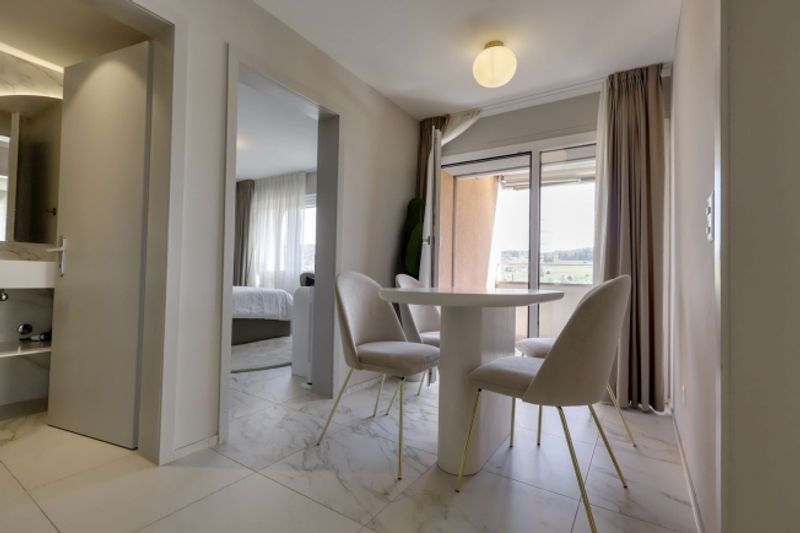 Modernes Coliving zwischen See, Stadt und Karriere in Baar - 11