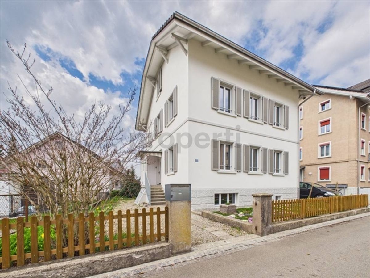 Erstvermietung nach hochwertiger Renovation Modernes 6-Zimmer-Einfamilienhaus mit Keller und Ladestation in Niederuzwil - 0