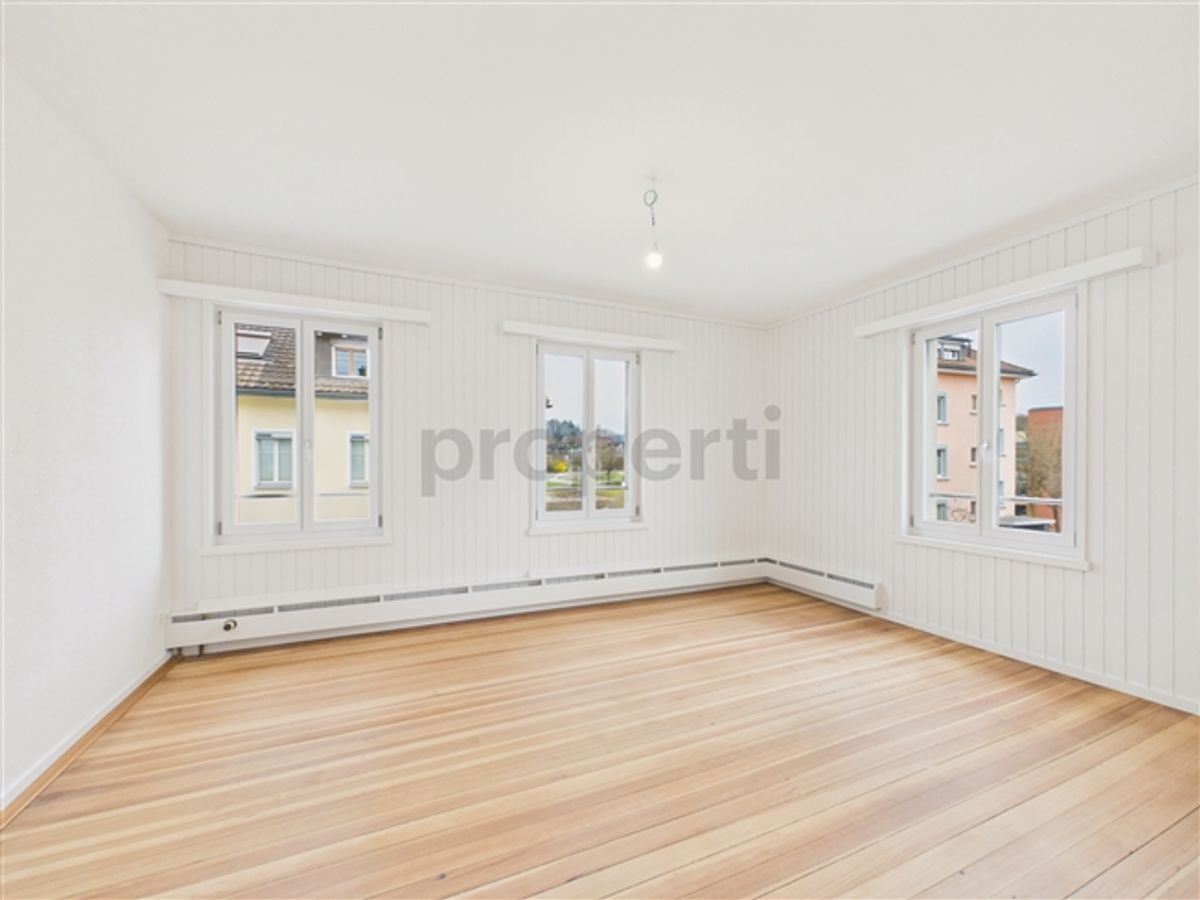 Erstvermietung nach hochwertiger Renovation Modernes 6-Zimmer-Einfamilienhaus mit Keller und Ladestation in Niederuzwil - 1