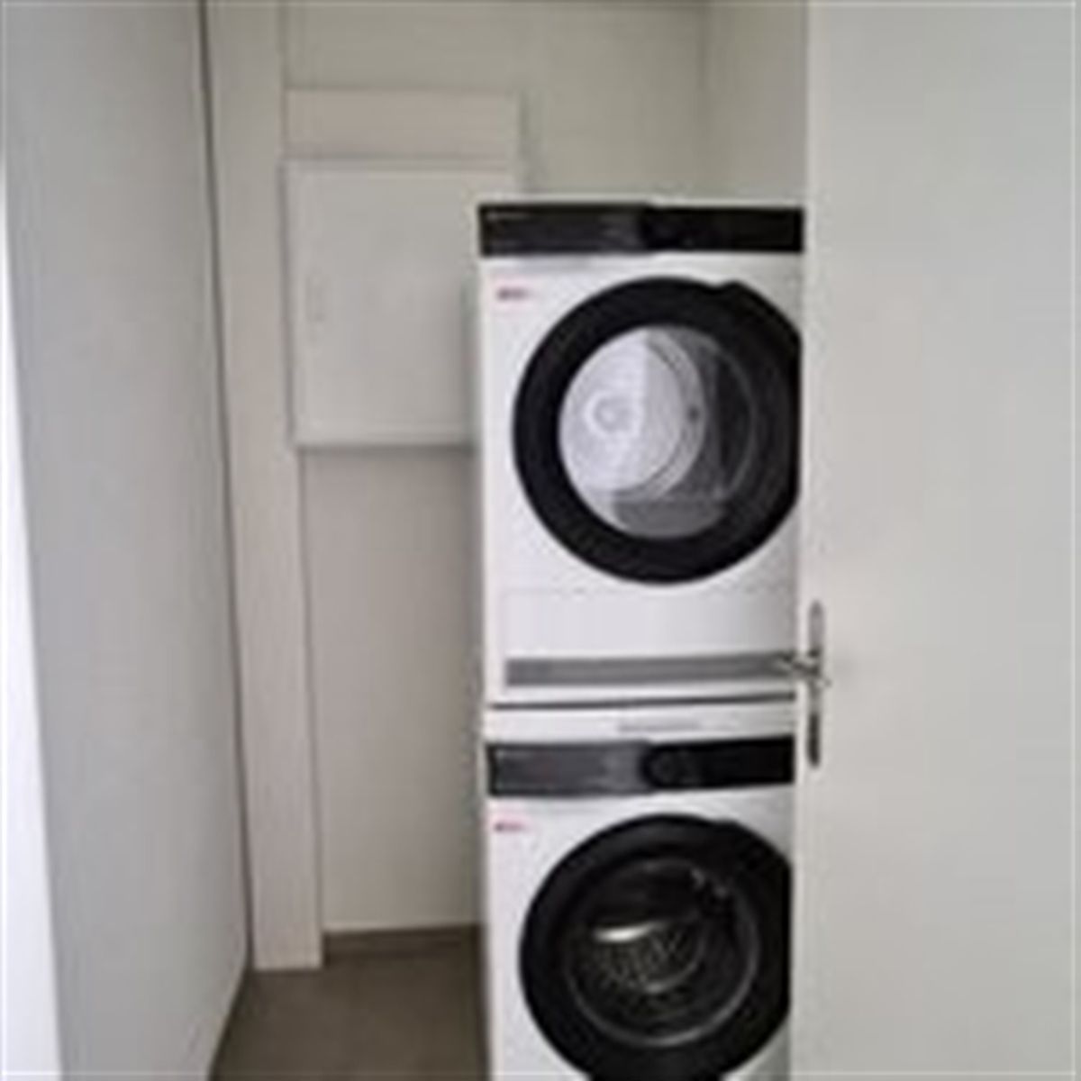 Moderne 2.5-Zimmer-Wohnung mit Mietgarten und Holzterrasse in Zürich-Schwamendingen - 5