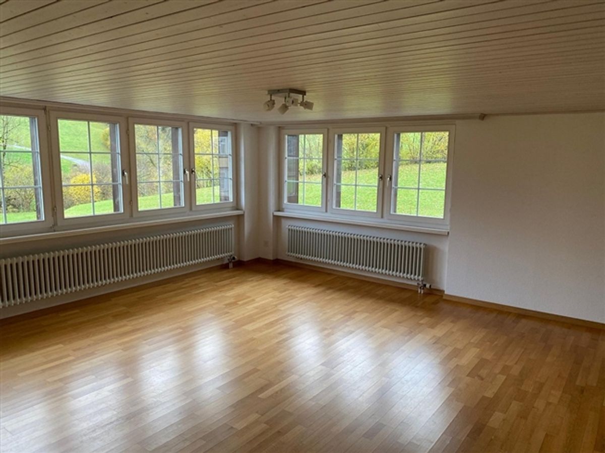 5.5-Zimmer-Wohnung mit Lift, Brunnadern - 1