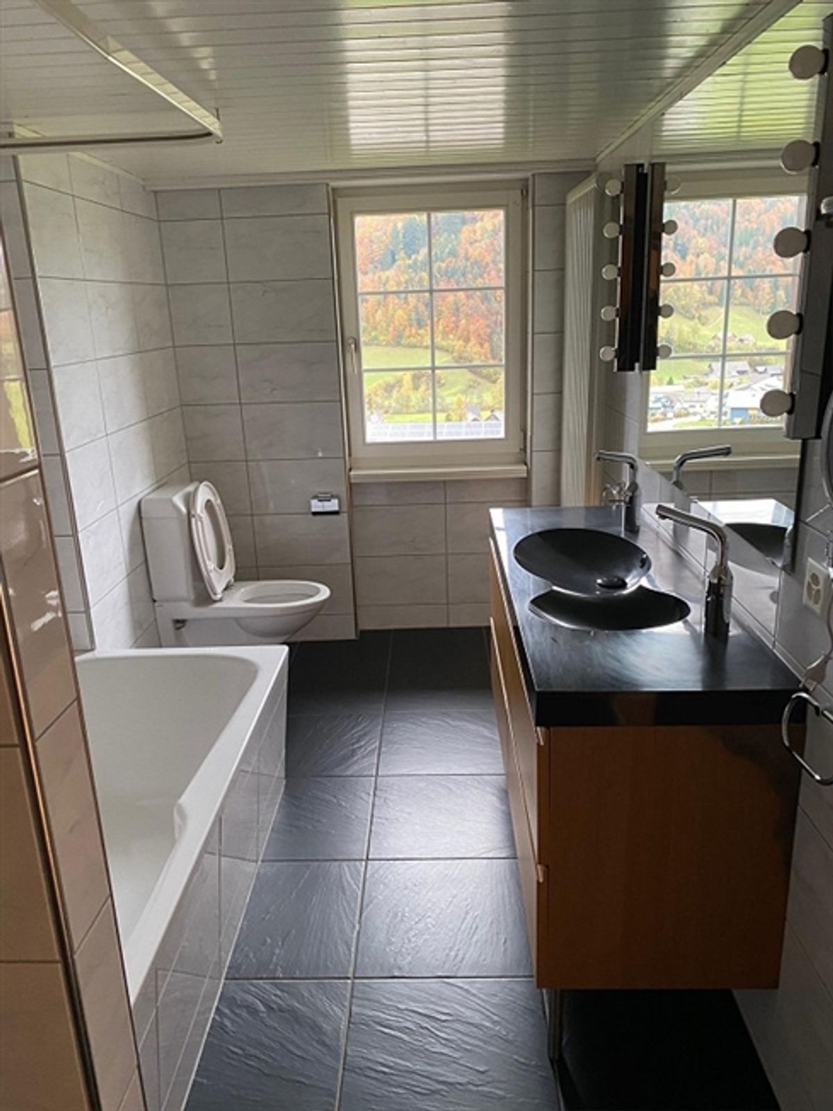 5.5-Zimmer-Wohnung mit Lift, Brunnadern - 5