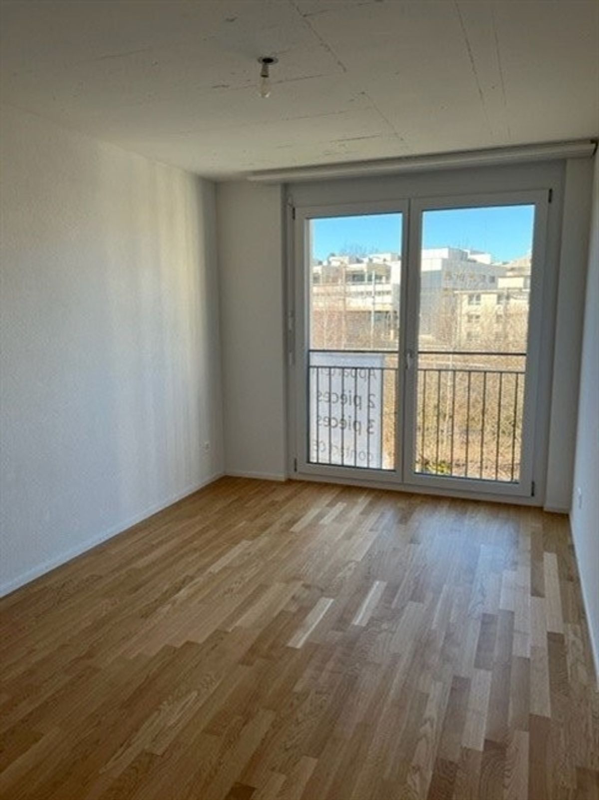 A saisir  Superbe studio idéalement situé au coeur de Fribourg - 1