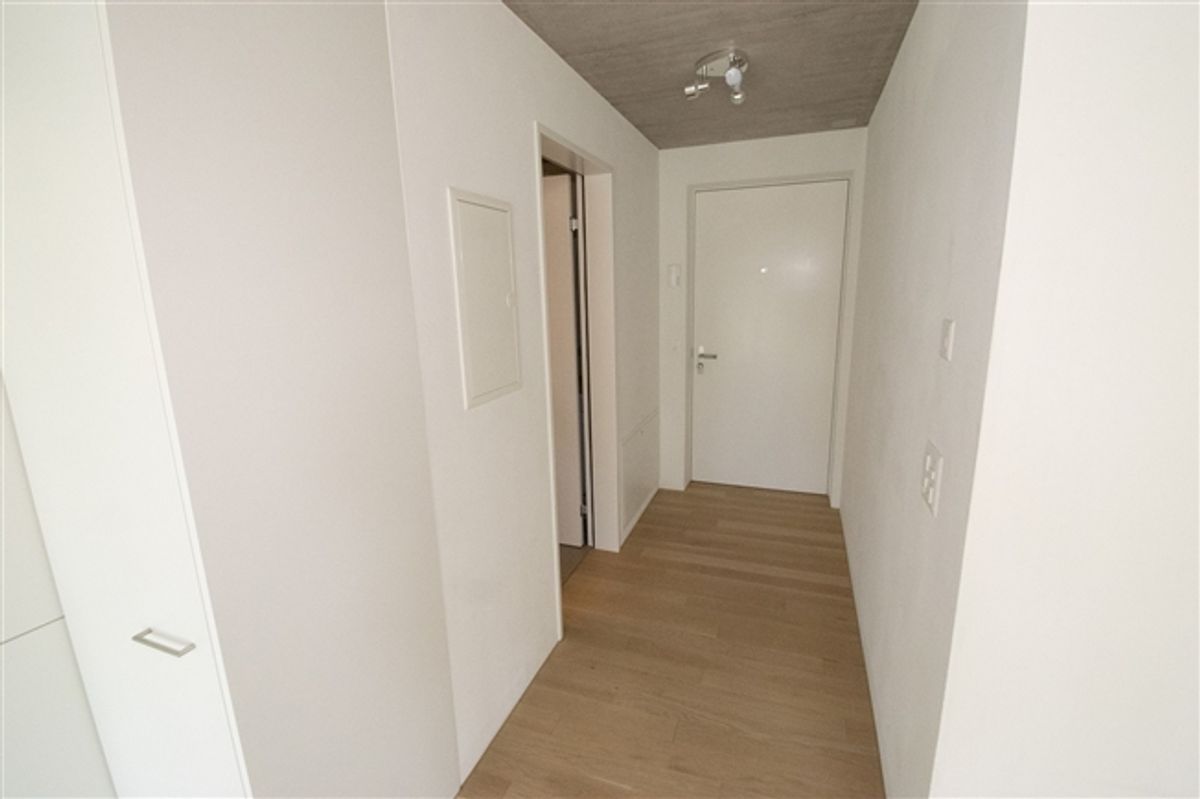 Moderne und helle 1.5 Zimmerwohnung mit eigenem Waschm/Tumbler Kombigerät - 3