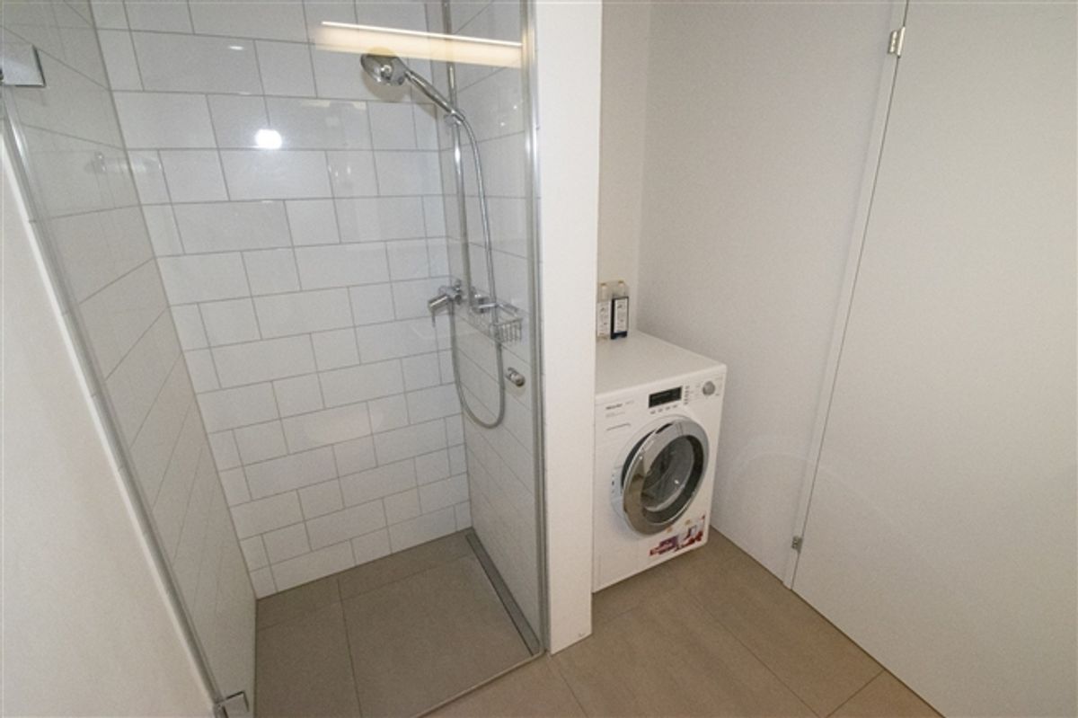 Moderne und helle 1.5 Zimmerwohnung mit eigenem Waschm/Tumbler Kombigerät - 5