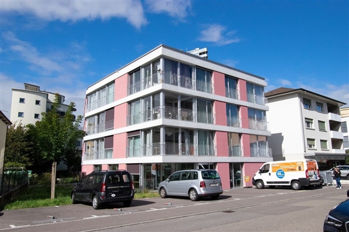 Moderne und helle 1.5 Zimmerwohnung mit eigenem Waschm/Tumbler Kombigerät - 7
