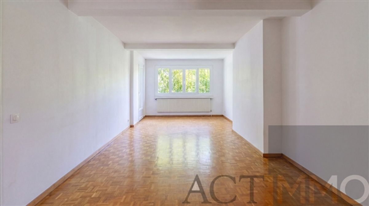 Charmantes Familienhaus zum Renovieren. Heller Pitch mit Garten - 3