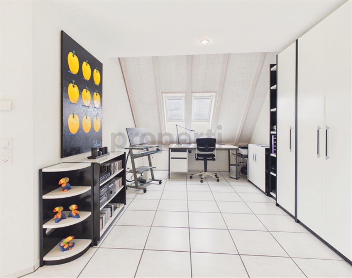 Helle 3.5-Zimmer-Dachwohnung mit Seesicht in Uster - 10