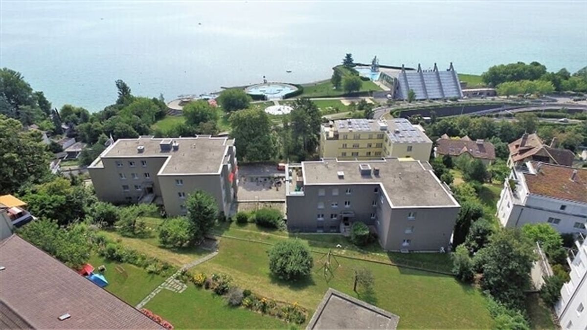 Charmant 2 pièces avec vue imprenable sur le lac de Neuchâtel - 1