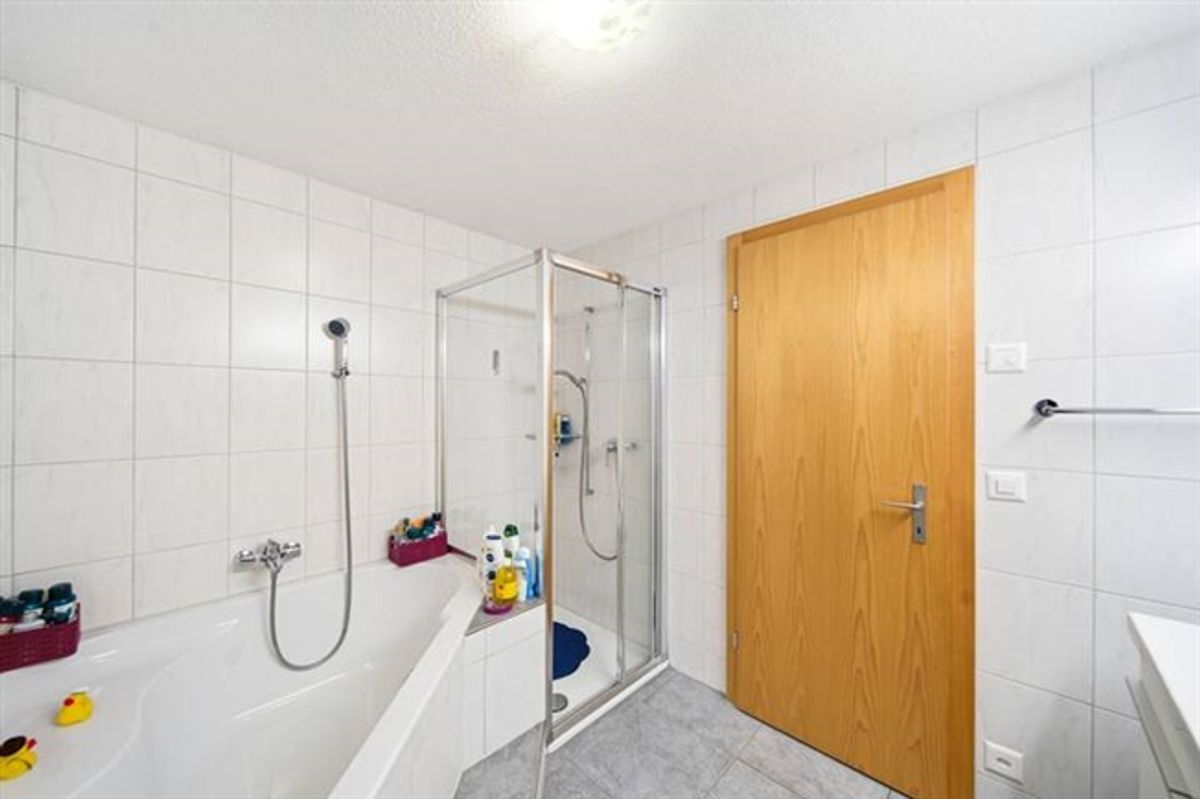 STILVOLL WOHNEN INMITTEN DER ALPEN - 4.5 ZIMMER GARTENWOHNUNG - 5