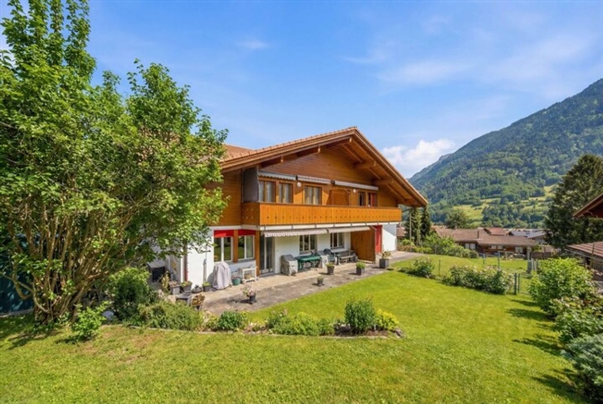 STILVOLL WOHNEN INMITTEN DER ALPEN - 4.5 ZIMMER GARTENWOHNUNG - 6