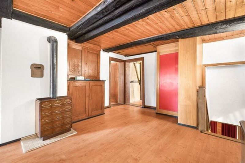 EXKLUSIVES LANDHAUS MIT GESCHICHTE  – IDEAL FÜR MEHRGENERATIONSWOHNEN  IN STEINMAUR - 8