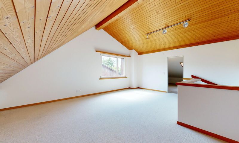 Charmantes 5.5 Zimmer-Reiheneckhaus mit ausgebautem Dachgeschoss - 3
