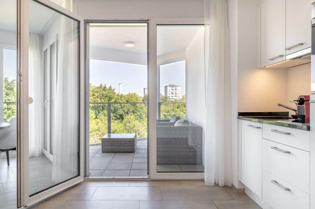 City apartment in Basel with balcony - 4