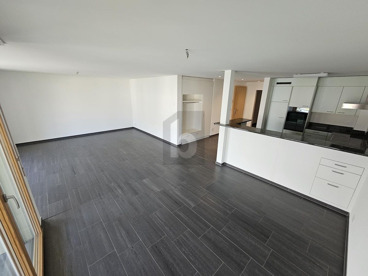 MODERN MIT SONNIGEM BALKON - 2