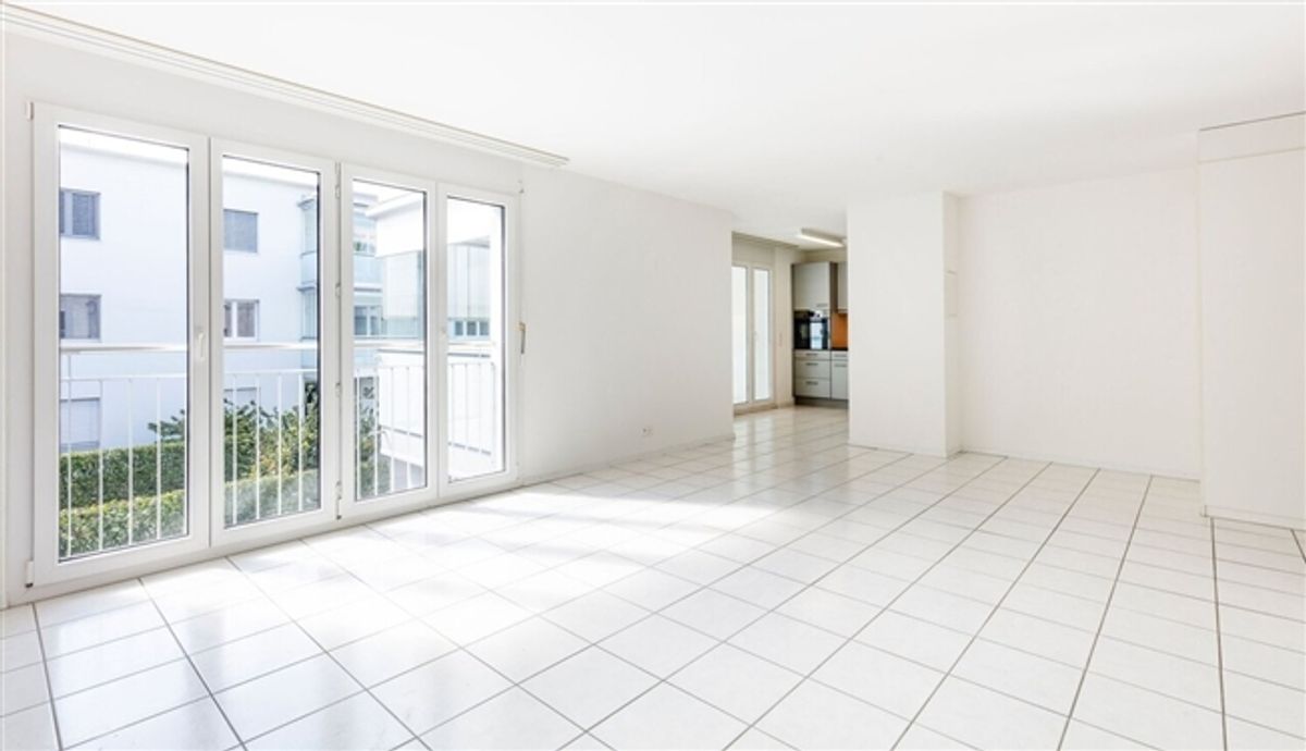 Attraktive 3.5 Zimmerwohnung mit verglastem Balkon - 2
