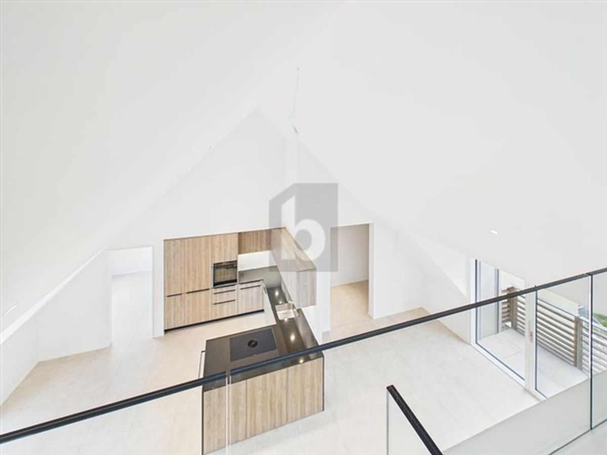 ERSTBEZUG - MIT GALERIE, 3 BALKONEN & JURABLICK - 3