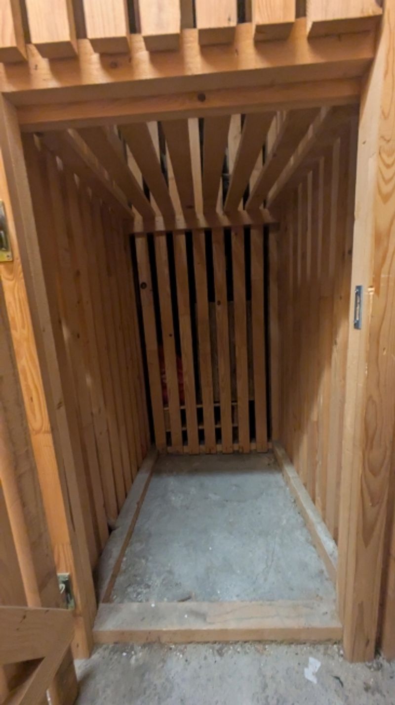 0.65m2 Cave Lausanne - Rue du Simplon 10 - 3