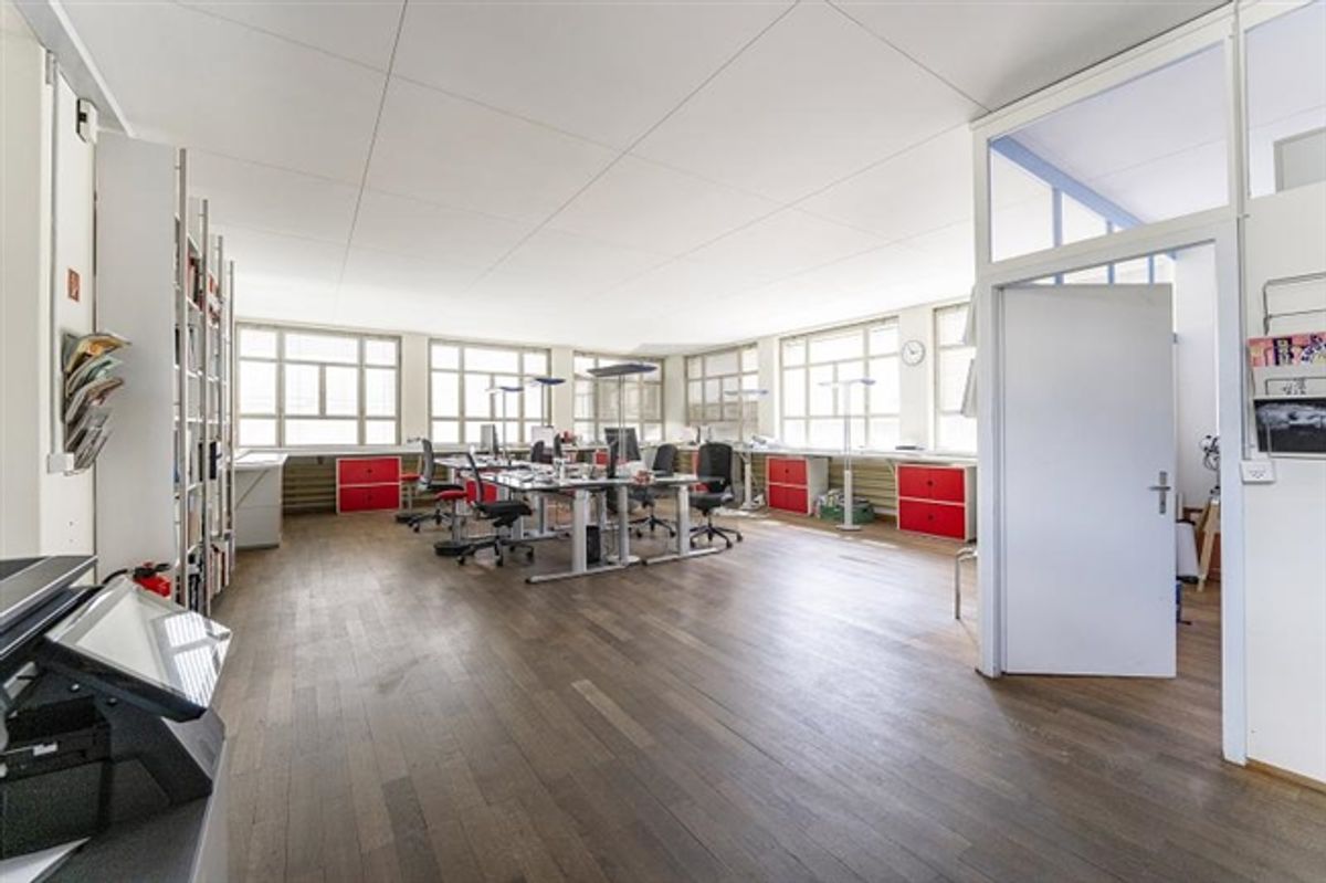 HELLE BÜRORÄUMLICHKEITEN IN KREATIVEM UMFELD - 1