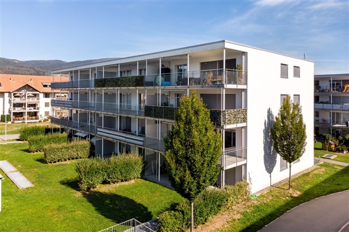 Grosszügige, helle Wohnung mit Sitzplatz - 0