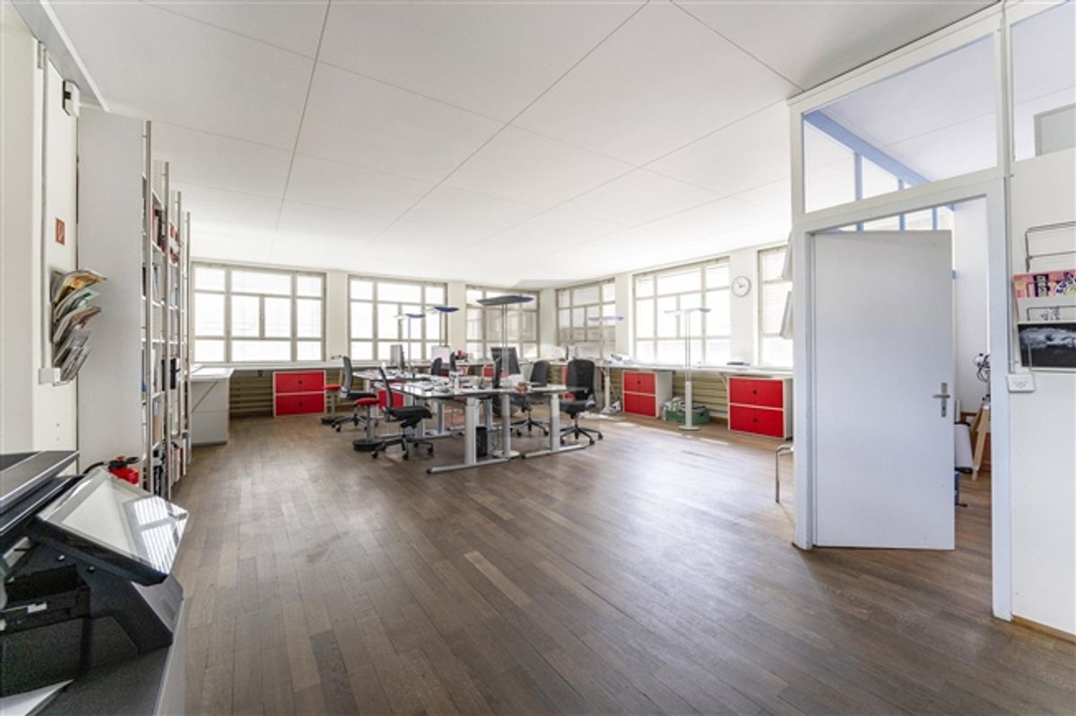 HELLE BÜRORÄUMLICHKEITEN IN KREATIVEM UMFELD - 1