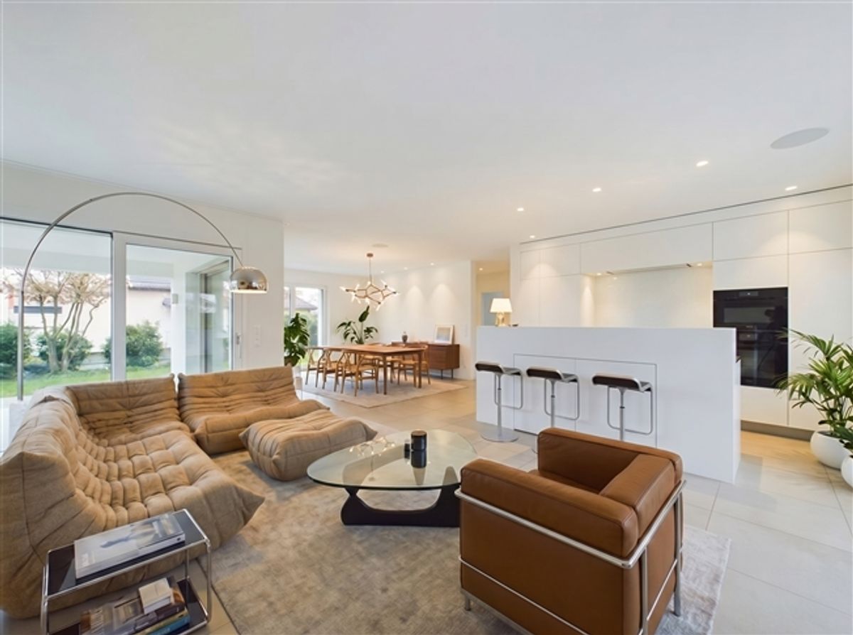 Exklusive 4.5-Zimmer-Gartenwohnung mit Loggia, Terrasse und privatem Garten - 0