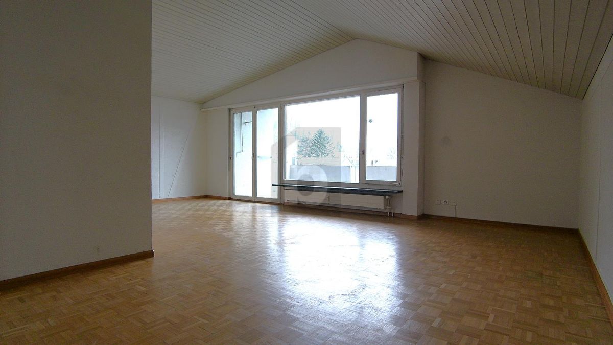 VIEL PRIVATSPHÄRE, ESTRICH & AUSSENSTELLPLATZ - 1